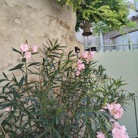 Chez Les Filles Bed & Breakfast Dions Dış mekan fotoğraf