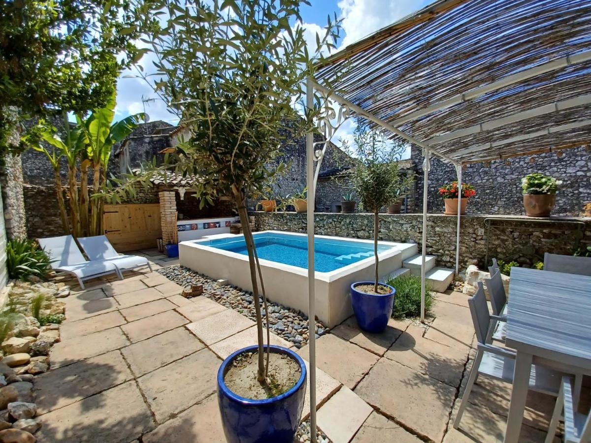 Chez Les Filles Bed & Breakfast Dions Dış mekan fotoğraf