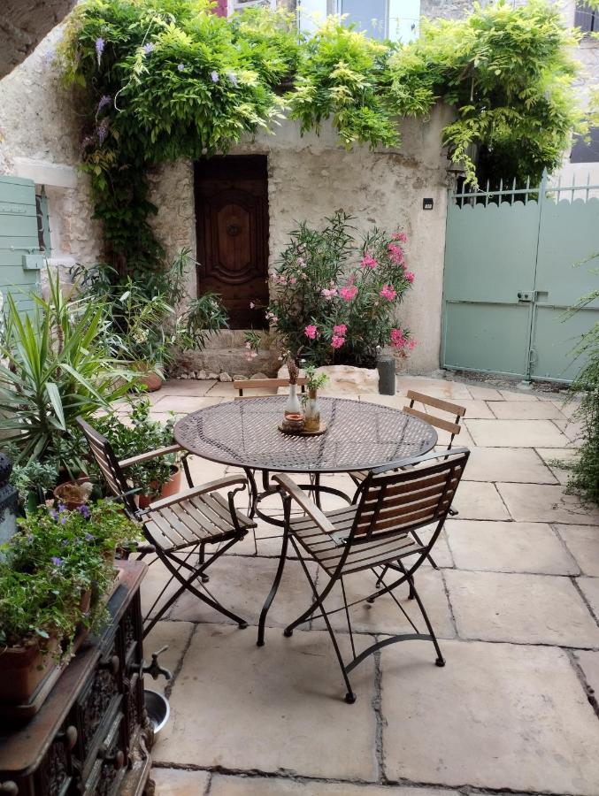 Chez Les Filles Bed & Breakfast Dions Dış mekan fotoğraf